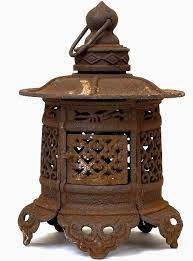 Old Japanese Cast Iron Pagoda Lantern Garden Lamp Jun 11 2005 Trigreen Company In Ca Pagoda Lanterns Antique Lanterns Japanese Lanterns