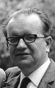 Ve věku 85 let zemřel v noci z úterý na středu známý publicista, novinář a spisovatel karel pacner. Karel Pacner 1936