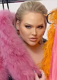 Nikkietutorials is a trans woman who transitioned in her teens. Bebwca 3fdumjm