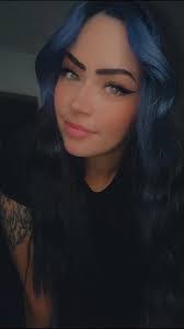 Carlotta Ford's Instagram, Twitter & Facebook