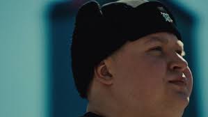 GŁOWA DO GÓRY DZIECIAK