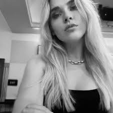 Kelly Peach's Instagram, Twitter & Facebook