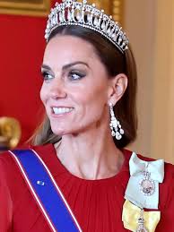 ✨ The Princess of Wales gracefully wore Queen Elizabeth II's Diamond  Festoon Necklace for King Charles III's Coronation, continuing a royal  tradition that spans generations. 👑💎 This magnificent necklace holds deep  historical