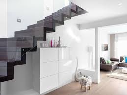 Die treppe zum keller muss beispielsweise nicht unter der treppe in den ersten stock liegen. Treppe Holztreppe Bauen Mit Schworerhaus