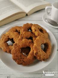 Per realizzarli ci vogliono pochissimi ingredienti: Biscotti Integrali Senza Zucchero Bimby