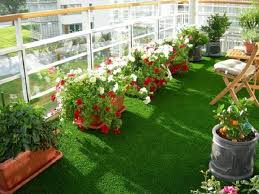 Garden decor can get lost in a highly colorful landscape, says susie. 8 Apartment Balcony Garden Decorating Ideas You Must Look At Balcony Garden Web