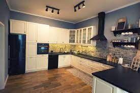 Stainless steel appliances will add an extra hint of color. 15 Kitchens With Black Appliances Photo Inspiration Home Decor Bliss