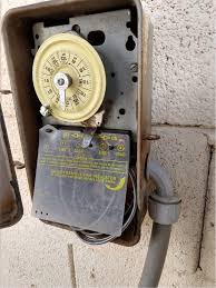 A timing relay is the next simplest control device. Identifying Wires In An Intermatic Pool Pump Timer Home Improvement Stack Exchange