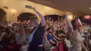 Comme on pouvait s'y attendre, des associations féministes ont décidé de  perturber les représentations de Patrick Bruel au théâtre et si jusque là,  celui-ci avait été épargné ce n'est plus le cas