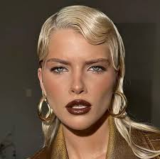 Darcie Harvey (ilovetavern)