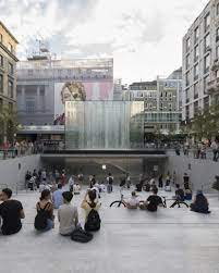 Apple calling its stores 'town squares' is a pretentious farce. Apple Store Piazza Liberty Milan Foster Partners Archello