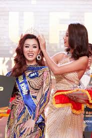 Sau khi vượt qua áp lực tăng cân, chân dài 9x dần lấy lại phong độ, chuyển hướng hình ảnh theo hướng quyến rũ, gợi cảm. A Háº­u Kim Duyen Trao VÆ°Æ¡ng Miá»‡n Cho Tan Hoa Khoi Huflit