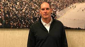 Umd athletic director josh berlo kicks off the bulldog coffee breaks with umd men's hockey alum tom kurvers. Mpj5cd2hh0vagm
