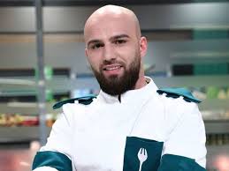 Chefi la cuțite este un cooking show românesc, care a fost difuzat prima dată pe 7 martie 2016, de către canalul de televiziune antena 1. Fs2opjf24g M6m