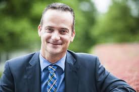 Последние твиты от rajae maouane(@rajaemaouane). Oliver Paasch Ministre President Germanophone Dans Une Belgique A Quatre Nous Devons Etre Une Des Entites Le Soir Plus