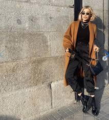 Sus fans denuncian que recibieron botellas rotas, con olor a orines y un nuevo chismesito de influencer llegó a nuestras vidas: La Foto O Video Filtrada De Anna Sarelly El Pack Es Real O Falso