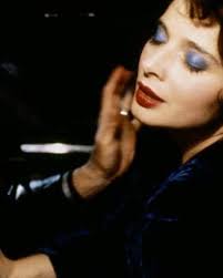 Más que un documental de viajes, estamos ante una exploración de la vida,  la identidad y el poder de contar historias. La cineasta chilena Amanda Puga  retrata en este viaje crudo y