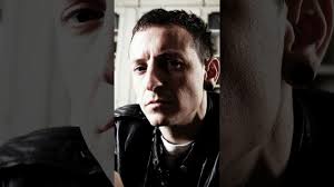 undiacomohoy pero de hace 7 años, #chesterbennington, vocalista de  #linkinpark partió a otro plano.
