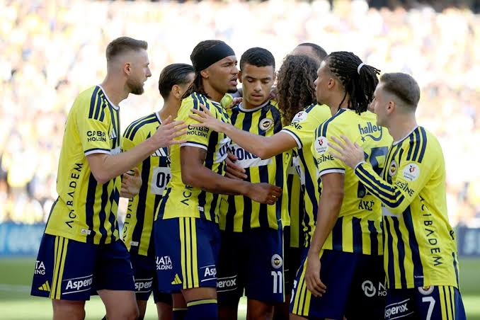 FENERBAHÇE'DE TRANSFER YASAĞI ŞOKU