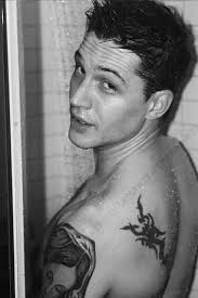 Hoy cumple 44 años Tom Hardy y esta como los buenos vinos 🥰