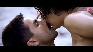 Kangana Ranaut Topless nude scene - XNXX.COM