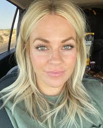 To nose ring or not to nose ring- that is the question 👃🏻 ⁣ ⁣ I've wanted  a nose ring for yearssss. But, my body seems to reject piercings. It's  never rejected