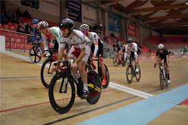 Australian cyclist rohan dennis broke the record for farthest distance traveled in one hour on sunday, covering 32.62 miles at the velodrome suisse in grenchen, switzerland, according to usa today. Grenchen Der Saisonauftakt Im Velodrome Wird Spektakular
