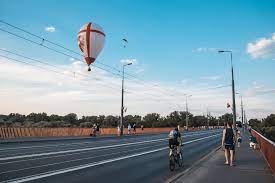 To spektakularne, pierwsze tego typu wydarzenie z udziałem kilkudziesięciu balonów wykonujących przeloty nad warszawą. Balonowy Cud Nad Wisla Niebo Nad Warszawa Pokrylo Sie Kolorowymi Balonami Magiczne Widoki Warszawa Nasze Miasto