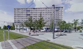 Marché de noël la ville de strasbourg souhaite maintenir le marché de noël, tradition multiséculaire de la capitale alsacienne. 8 Place De L Esplanade Strasbourg Archi Wiki