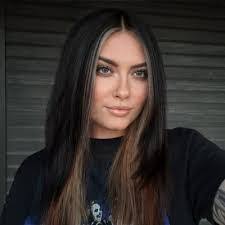 Courtney Drott's Instagram, Twitter & Facebook