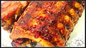 Per preparare le costine glassate al forno, accendi innanzitutto il forno in modalità statica a 120 °c, poi prendi 1 fila di costine e puoi controllare la cottura delle costine infilando uno stecchino tra le costine: Bbq Ribs Costine Di Maiale Al Forno Piu Buone Del Fast Food