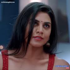 Meenal sahu hot in Irandam Kuthu