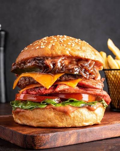Just a slideshow of the best our menu has to offer🤷‍♂️Last slide is the reason we do it al🔥 . 📍Kilimani Branch, located at Westfield Hub, along Cotton Avenue. (0751000200📞🛵) . 📍Lavington