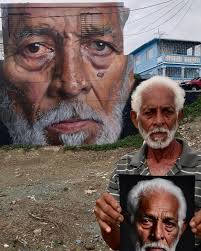 Gelin es ese típico señor mayor, con arrugas marcadas por los años de  trabajo como sepulturero, siguiendo los pasos de su padre en la misma  profesión. Vive en el mismo lugar desde