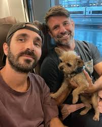 Hoy aprovechando que ya vamos de vuelta nos traemos en en tren a Elia, que  se fue adoptada hace unas semanas a Madrid y hoy nos la traemos de nuevo  con nosotros.