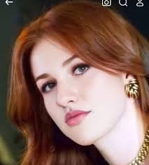 Butiful eye 👁️ very butiful lips 👄