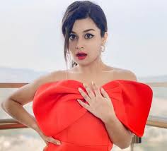 Avneet Kaur Looks Smoking Hot In This Sexy Red Dress See Photos Wiki King Latest Important News Navneet kaur dhillon personal life and professional life. avneet kaur looks smoking hot in this