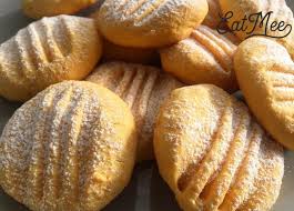 Use a fork to spread the grated dough. Custard Biscuits South African Food Eatmee Recipes