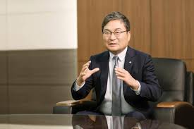 18일 국회 문화체육관광위원회 전체회의에서 이상직 의원(더불어민주당)은 pc방은 게임콘텐츠 활성화에 중요한 기여를 하는데, 정부가 청소년 출입금지, 음식물 섭취 및 판매 금지 조치를 하여. ë°ì¼ë¦¬ë™ë°©
