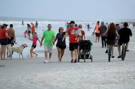 Florida is 1,911.46 mi (3,076.19 km) north of the equator, so it is located in the northern hemisphere. Florida Vs California Who Had The Better Covid Response Los Angeles Times