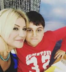 Hadi bir tane sosyal medyaya koyayım dedim, olay. Songul Karli Nin Oglu