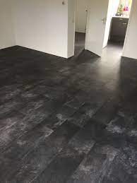 tegel laminaat bekijk onze aanbiedingen bebo parket laminaat tegels donkere vloeren