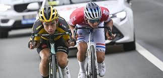De finish van deze mythische voorjaarsklassieker ligt in. Bijna Twee Miljoen Vlaamse Kijkers Voor Unieke Editie Ronde Van Vlaanderen Wielerflits