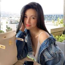 Su was born and raised in sanya, hainan. Ewzlg9qepgbbkm