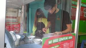Maybe you would like to learn more about one of these? Pedagang Bakso Di Bandung Ini Dikira Warga Korea Disebut Artis K Pop Sering Diajak Swafoto Tribun Jabar