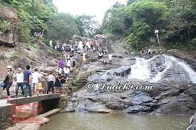 Mỗi lần ra trận, vua đều cho người đến thỉnh cầu, nhờ chúa bà bấm đốt tay, xem lành dữ và hỏi chuyện quân cơ, mưu lược, bày binh bố trận. Kinh Nghiá»m Du Lá»ch Suá»'i Má»¡ Báº¯c Giang Dá»p Cuá»'i Tuáº§n Vui Váº»