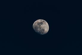 Sie sind fantasievoll und hinreißend. Wallpaper Mond Himmel Nacht Raum Dunkel Hd Widescreen High Definition Vollbild