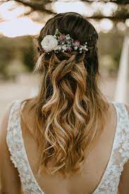 Le Mariage De Anais Et Julien Auvergne Rhone Alpes Blog Mariage Coiffure Mariage Photo Coiffure Mariage Fleur Cheveux Mariage
