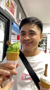 namit man gid ni akon 🇯🇵 😆 🍦 , #IlonggoVlogger, #highlightseveryone,  #jasonfrankariolagrino, #hiroshima, #hilights, #everyone, #japan,  #followerseveryonehighlights, #icecream