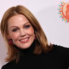 U had a boy....lmao...they don't look ti be big....they look like a C...I  maybe wrong...